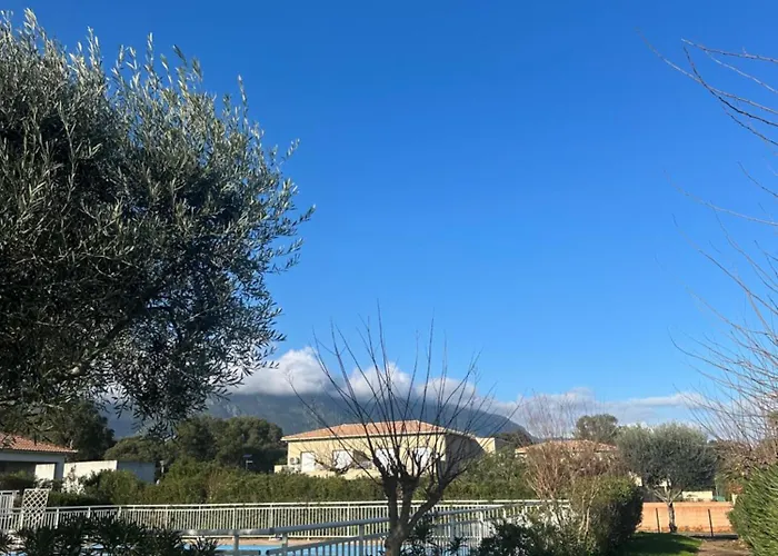 Mini 3 Etoiles * Cervione